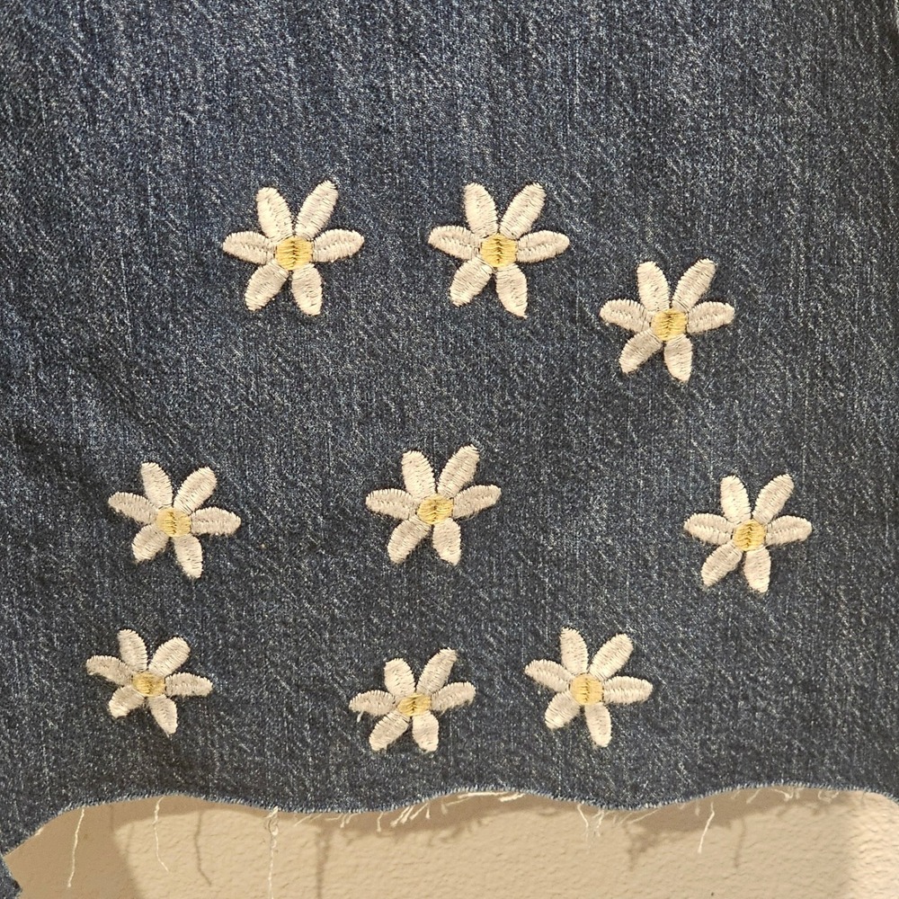 Forever 21 Premium Daisy Embroidered High Rise Flare Jeans Blue 29 NWT - Picture 2 of 9